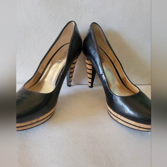 MICHAEL KORS BLACK LEATHER 4"‎ HEELS - Picture 5 of 8